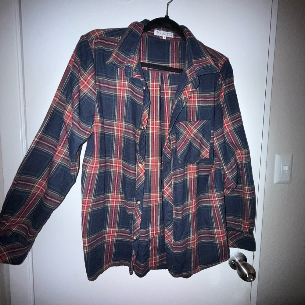 Ivy City Co Men's Navy and Red Plaid Casual Button Down Shirt
